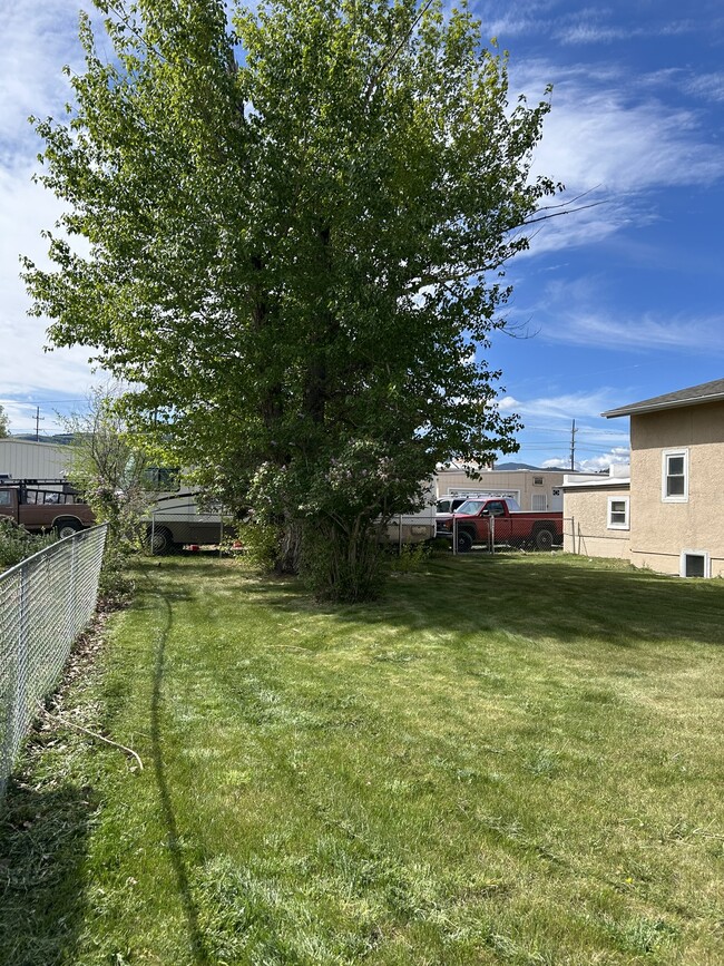 Building Photo - 713 Poplar St