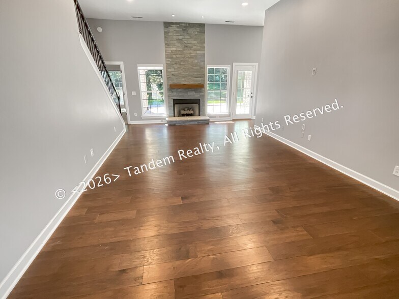 Building Photo - 6500 Lampe Ct