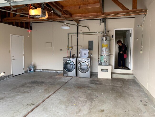 Building Photo - 10891 Santa Teresa Dr