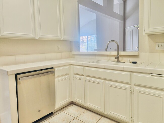 Building Photo - 105 Night Heron Ln