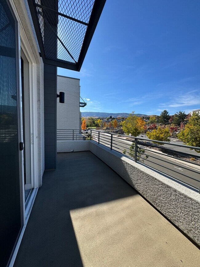 Building Photo - 1521 Golf Club Dr