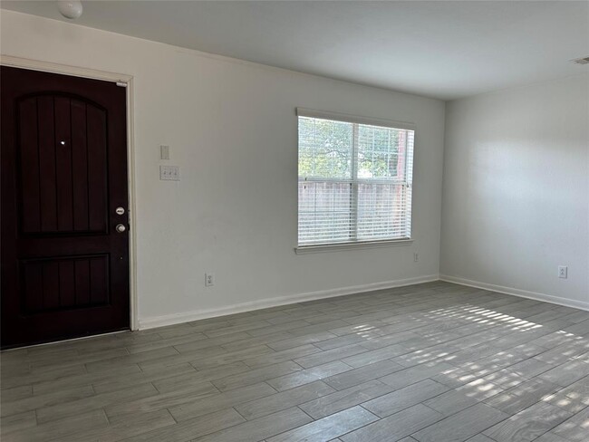 Building Photo - 2303 Ledgeway Ct