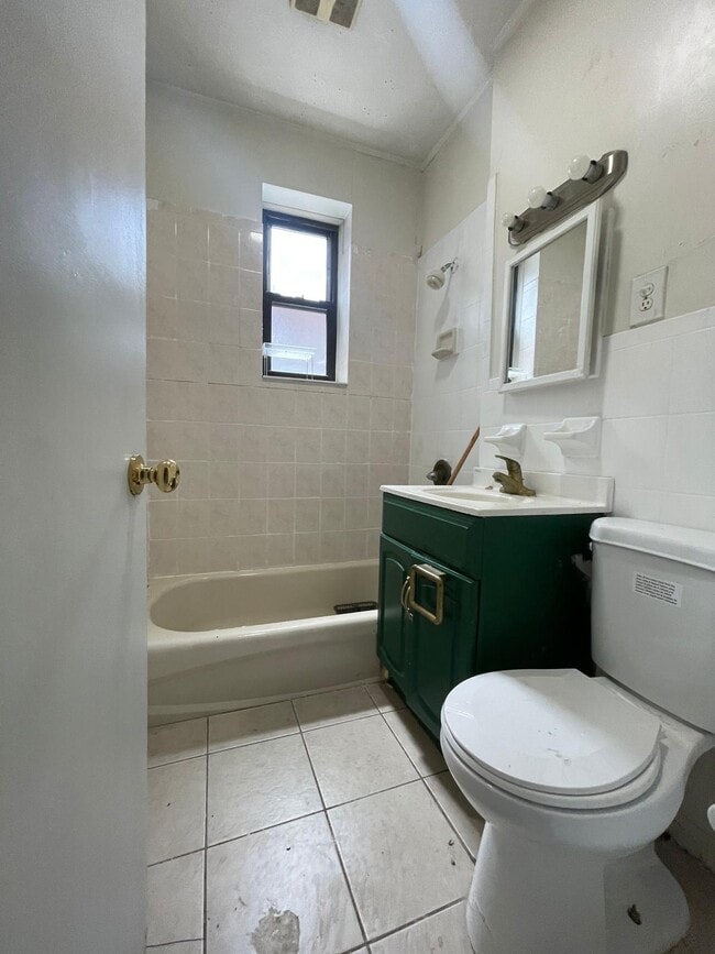 Building Photo - 197 Mallory Ave