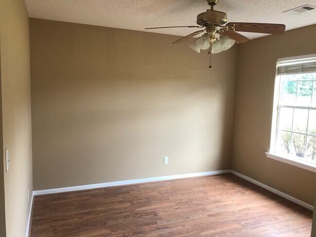 Building Photo - 814 King Arthur Dr