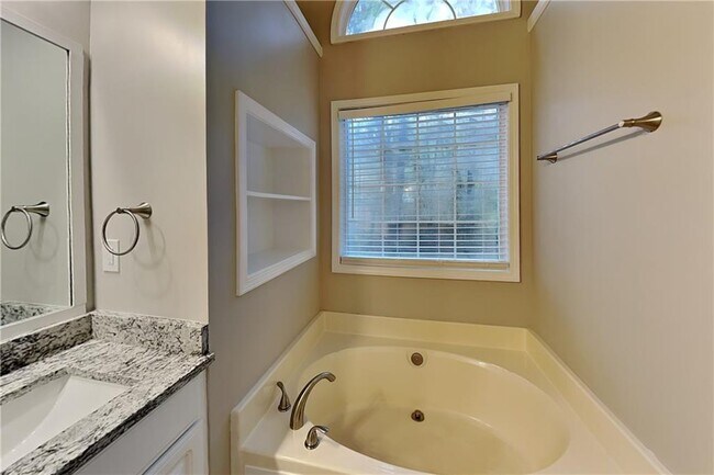 Building Photo - 131 Trellis Ct