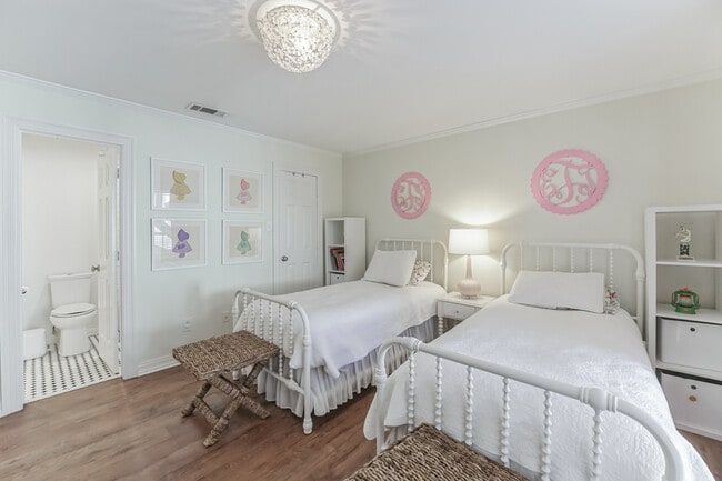 Building Photo - 3444 Normandy Ave