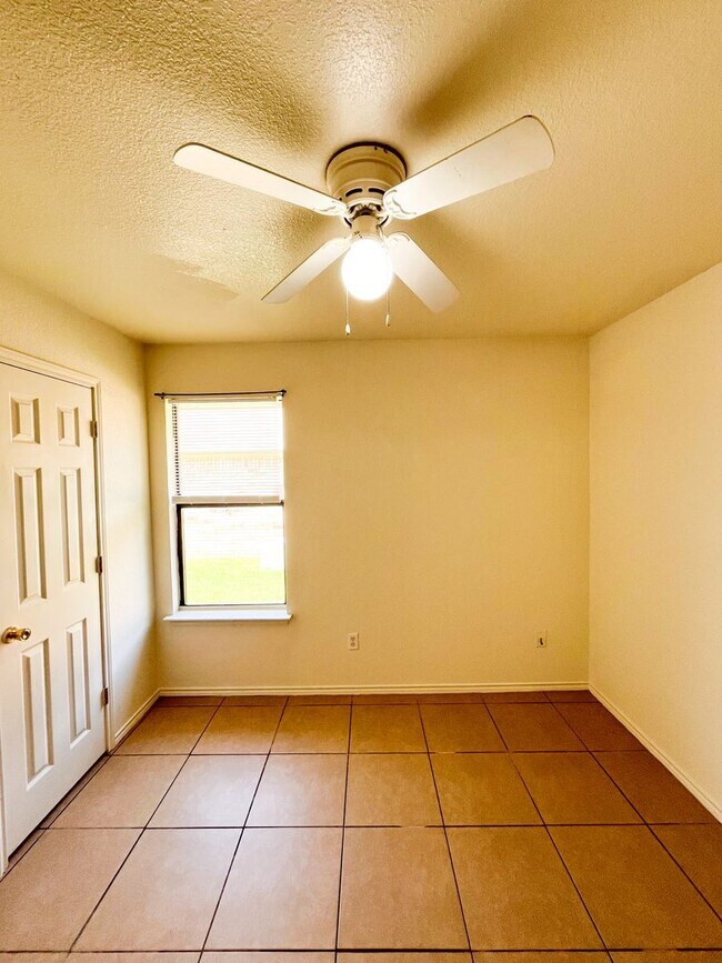 Building Photo - Available NOW!!!! Open floor plan features living room with fireplace, dining area, and large kit...