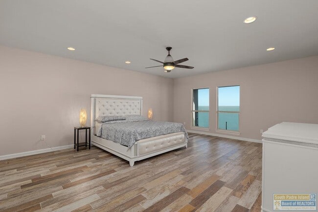 Building Photo - 618 N Shore Dr