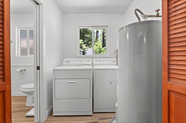 Building Photo - LONG-TERM: Tahoma Cabin, Washer-Dryer, Woo...