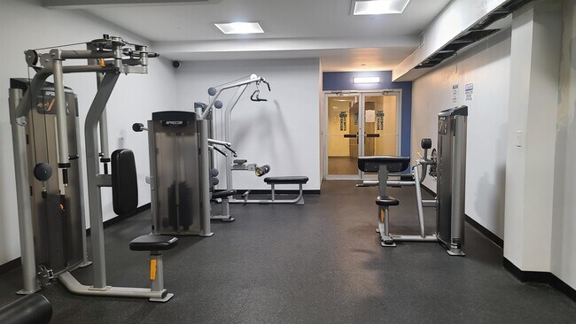 Building Photo - 518-536-536 Gregory Ave