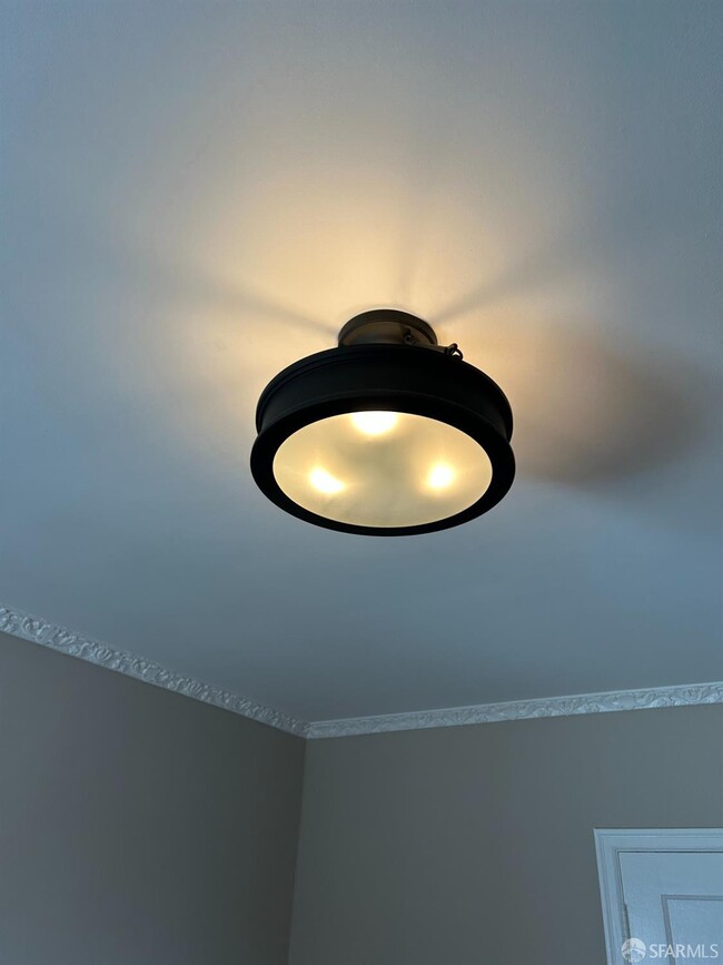 Building Photo - 242 Bright St