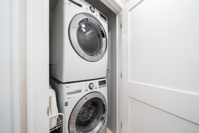 Building Photo - 235 Bloomfield St