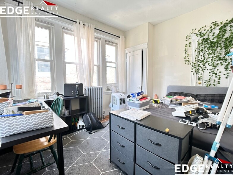 Building Photo - 26 Park Vale Ave