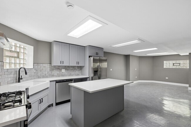 Building Photo - 8210 S Marshfield Ave