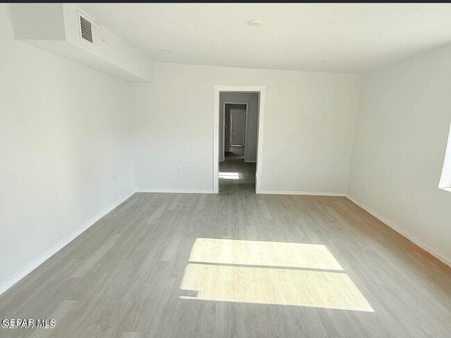Building Photo - 5658 Dailey Ave