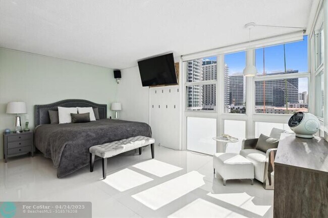 Building Photo - 3003 Terramar St