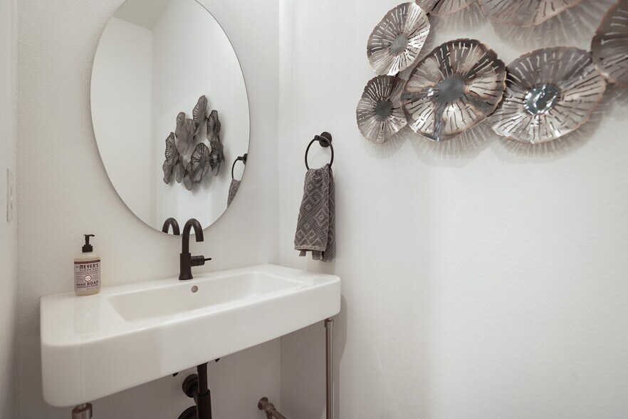 Building Photo - 3809 Valley View Rd