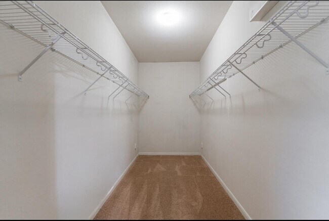 Building Photo - 3223 Legends Creek Dr