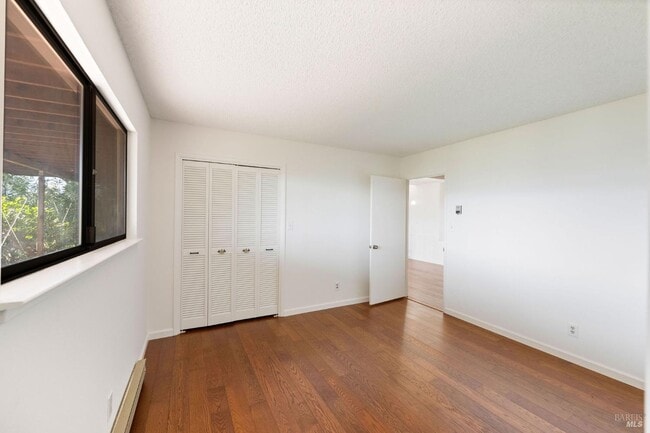 Building Photo - 121 Knoll Pl