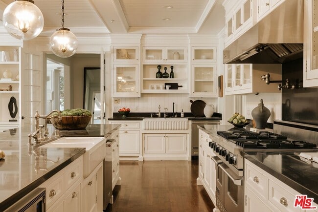 Building Photo - 2435 Mandeville Canyon Rd