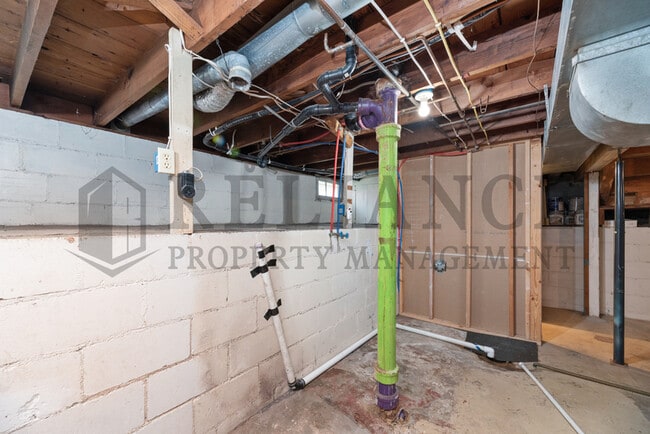Building Photo - 1628 S Palisade St