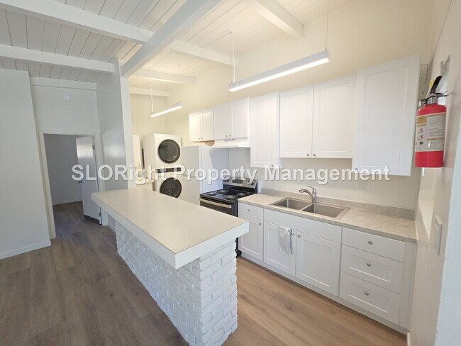 Building Photo - AVAILABLE NOW -  1 bed, 1 bath renovated unit in Santa Margarita