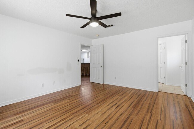 Building Photo - 5135 Whitehurst Ln