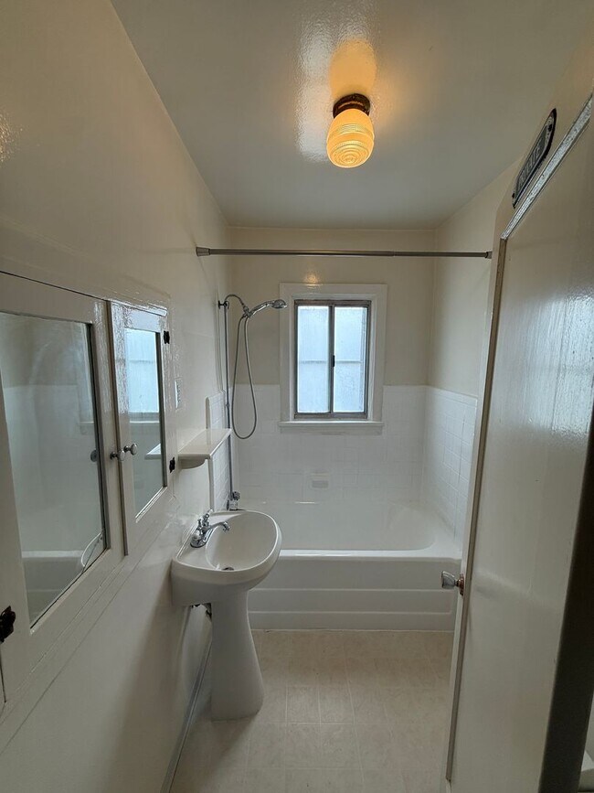 Building Photo - 2841 S 2300 E