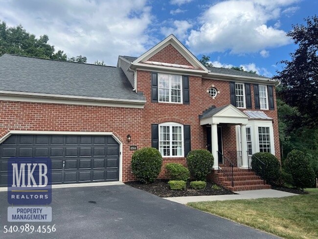 Primary Photo - Luxurious 4 Bd/3.5Ba home located in The G...