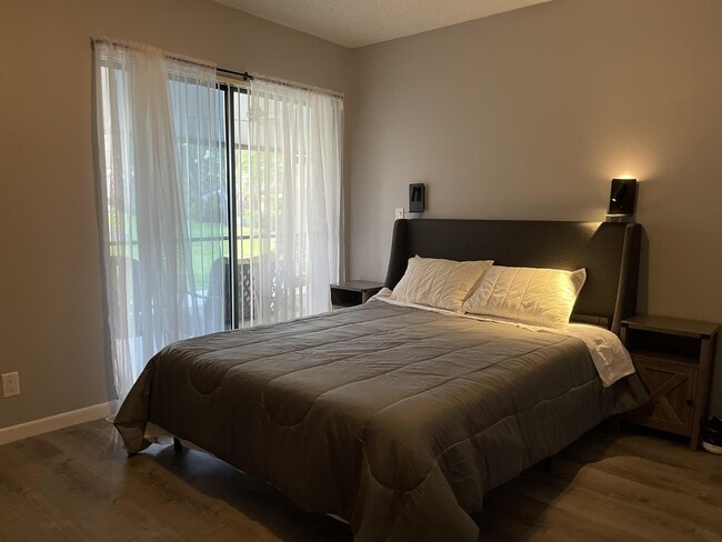 Building Photo - 1030 Green Pine Blvd