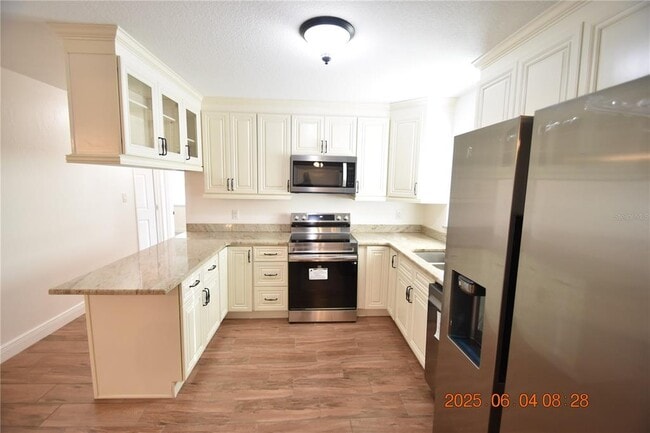 Building Photo - 417 Country Club Dr