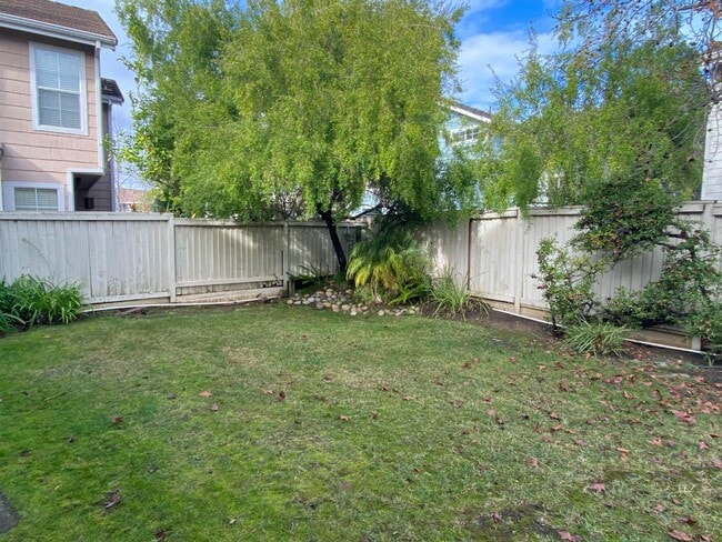 Building Photo - 323 Montserrat Dr