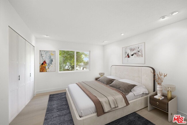 Building Photo - 31 St Tropez