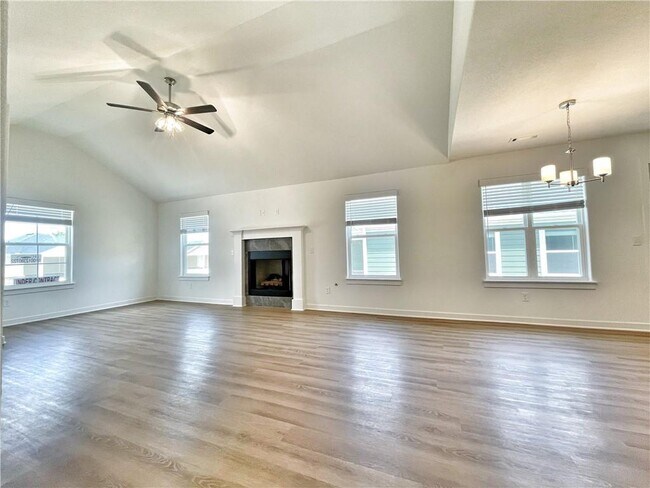 Building Photo - 591 N Cresswell Dr