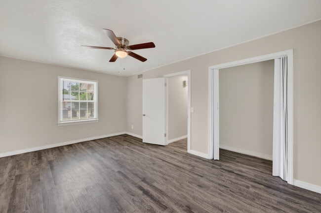 Building Photo - 3208 N Roff Ave
