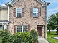 Building Photo - 2104 Debonair Ln