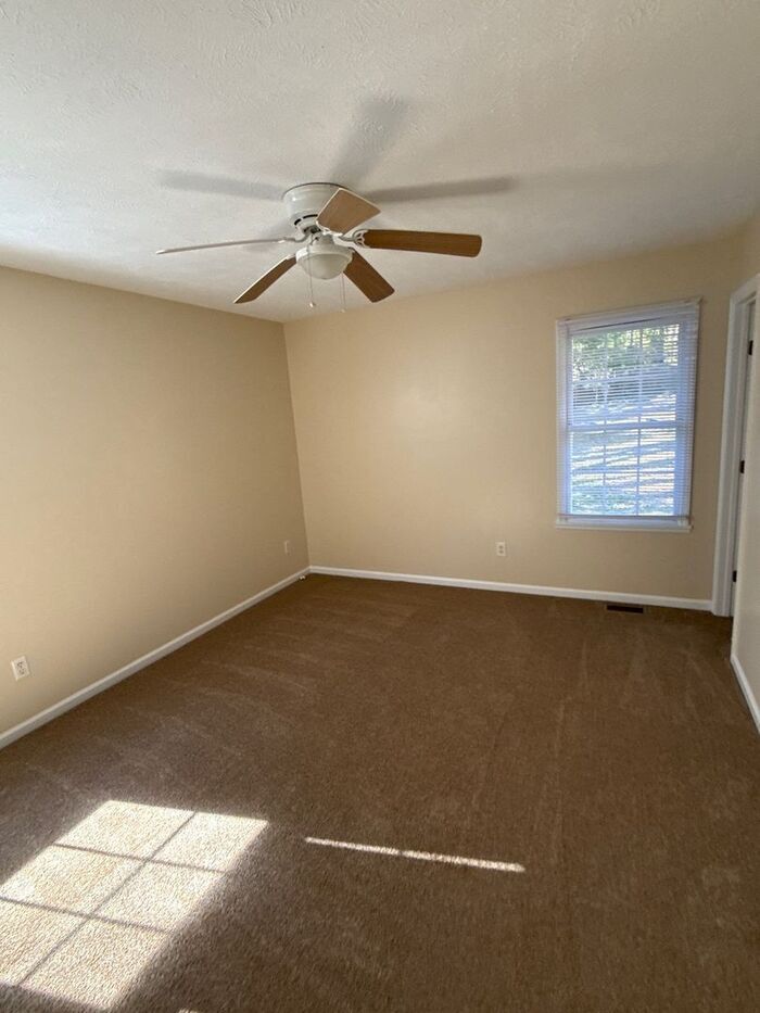 Building Photo - 517 N Pine Ln