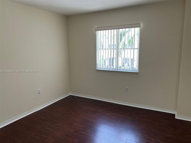 Building Photo - 1581 SE 31st Ct