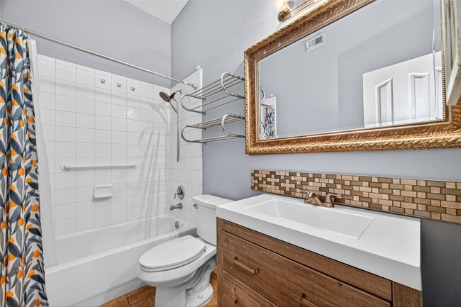Building Photo - 23914 Glengate Dr