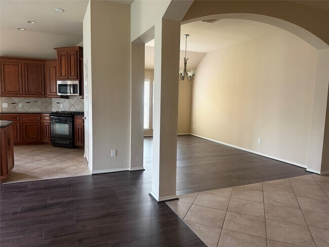Building Photo - 10919 Starling Creek Dr