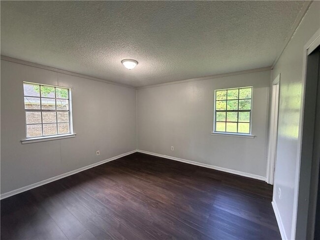 Building Photo - 3760 Alta Vista Dr