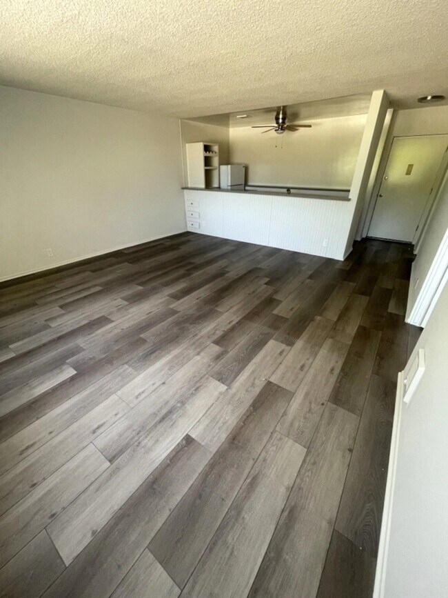 Interior Photo - 11139 Acama Street,