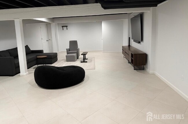 Building Photo - 340 Bowler Ct