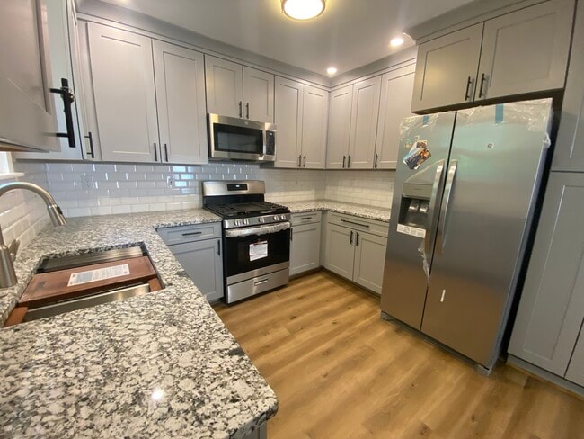 Building Photo - 6903 Buckingham Pl