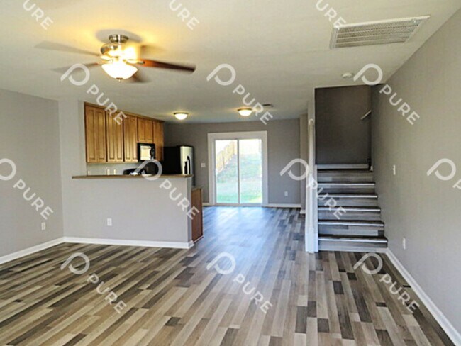 Building Photo - 221 Whitestone Dr NE