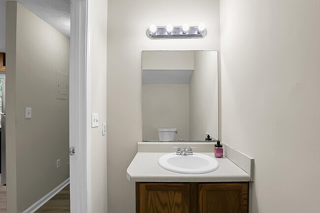 Building Photo - 1229 Creek Forest Ct NW