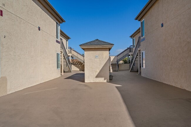 Building Photo - Remodeled 2 bed/2bath in Imperial Beach