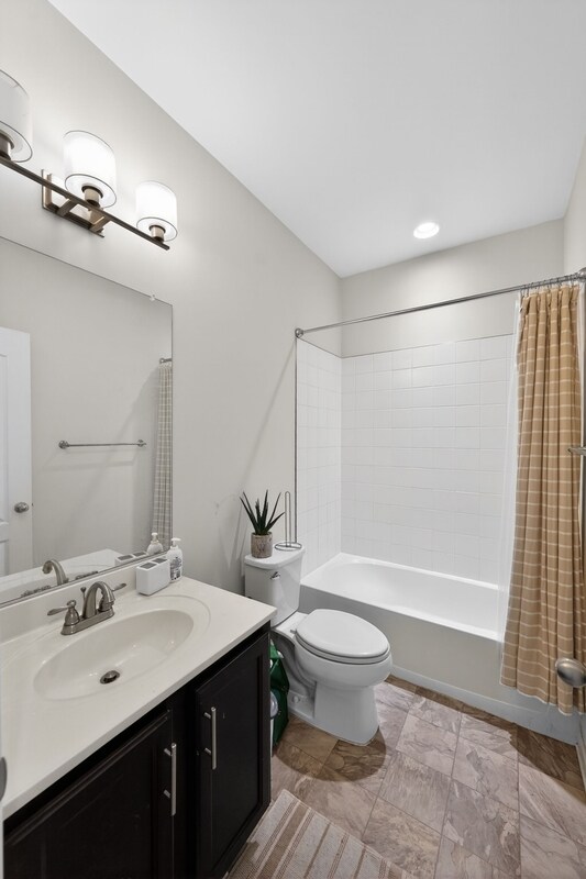 Building Photo - 10321 Vista Meadow Way