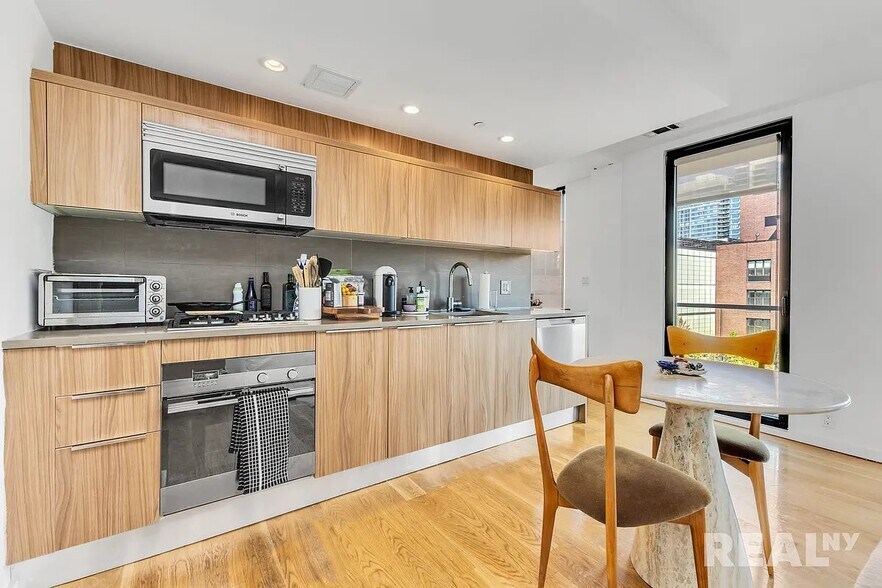 Building Photo - 50 N 1st St