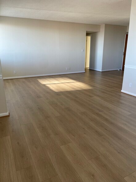 living room - 5501 Seminary Rd